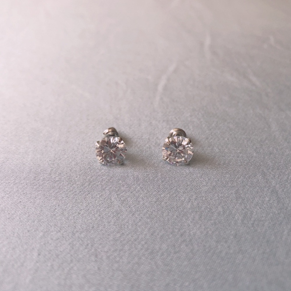 Rhinestone round ear studs